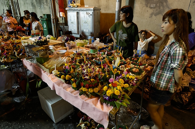 Bangkok la nuit, loy krathong-062